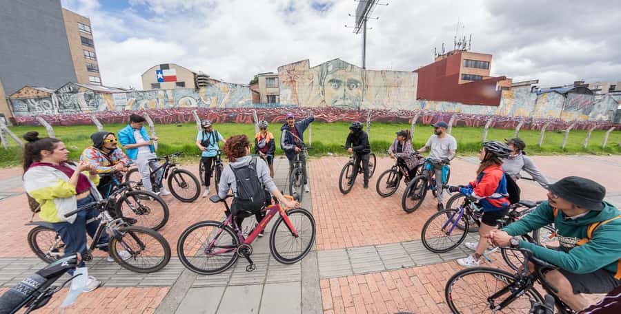 Biking in Full Color: Urban Art Bike Tour - Key things to know before you ride