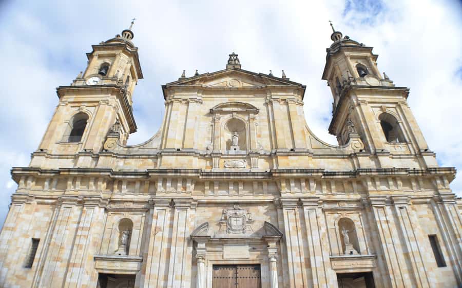 Bogotá: 3-Hour Private Tour of La Candelaria - Santander Square to 7th Avenue: the old-and-new skyline lesson