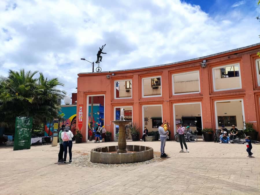 Bogotá: Candelaria Tour with Cacao and Coffee Workshop - Quick hits to know before you go