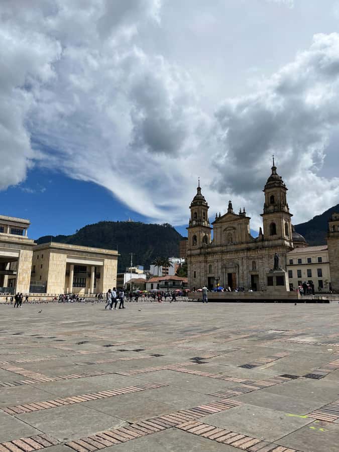 Bogotá: Candelaria Tour with Cacao and Coffee Workshop - Latte art with a barista: fun skill, not a performance