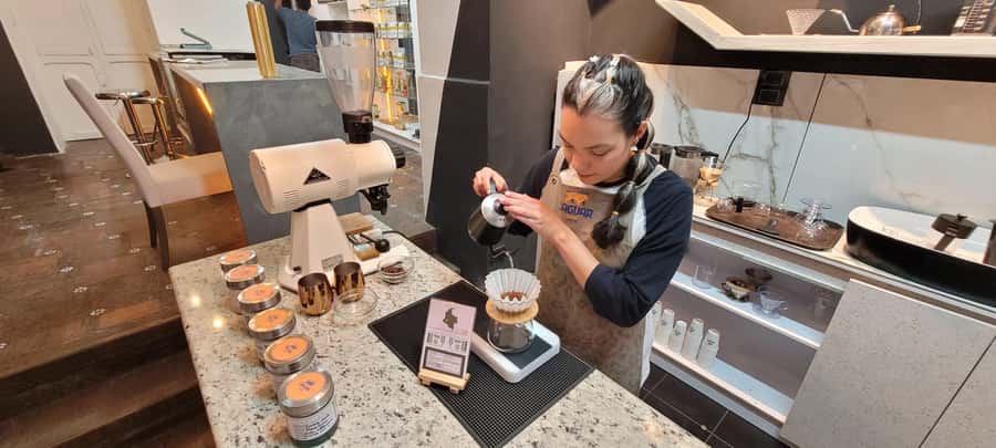 Bogota: Coffee Tasting, Roasting, Filtration & Espresso Tour - Filtration and Espresso: Two Methods, Two Flavor Stories