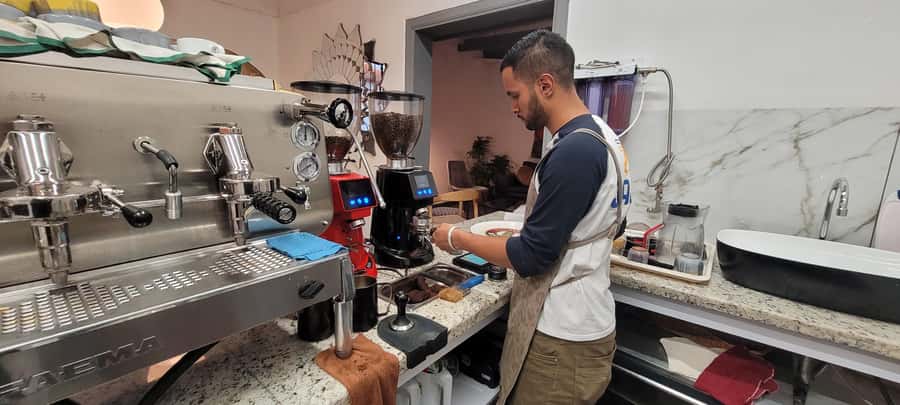 Bogota: Coffee Tour, Filtration and Espresso Experience - Filtration lesson: Chemex and V60 for flavor clarity