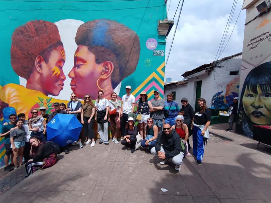 Bogotá: Graffiti Tour el mejor recorrido de arte urbano - Key reasons this graffiti tour is such a good use of time