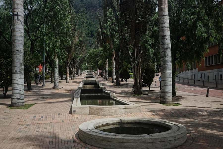 Bogotá: Guided La Candelaria Walking Tour - Guides in Spanish or English: when good hosting changes everything
