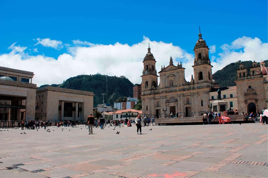 Bogota: La Candelaria Highlights Walking Tour - Guide style: stories that keep you paying attention