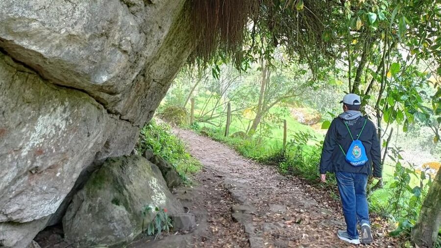 Bogota: La Chorrera Waterfall Guided Hike and Guadalupe Hill - Cueva de los Monos: a final high view above the Andes