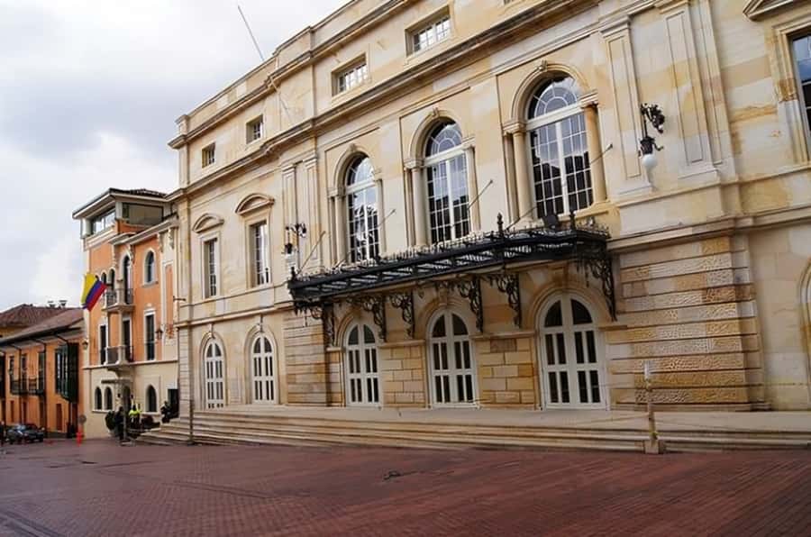 Bogota : Must-See Sites Walking Tour With a Guide - Old Streets, Colonial Buildings, and Street Art on the Same Route
