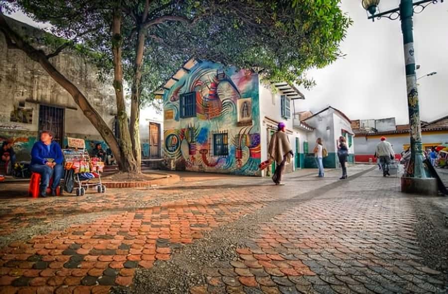 Bogota : Must-See Sites Walking Tour With a Guide - Plaza del Rosario and Plaza Simón Bolívar: History With Sharp Edges