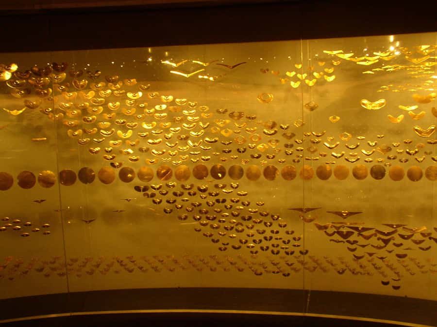 Bogotá: Private Candelaria Walking Tour and Gold Museum - A 4-Hour Blend of Museo del Oro and La Candelaria