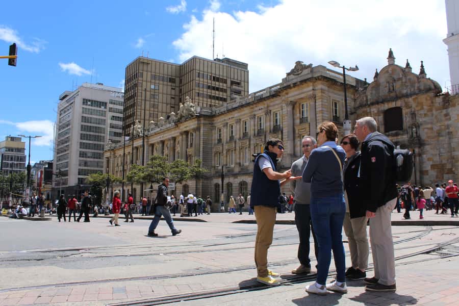 Bogotá: Private Candelaria Walking Tour and Gold Museum - The Old Center Walk: Plaza de Bolívar and City Founding-Era Government Buildings