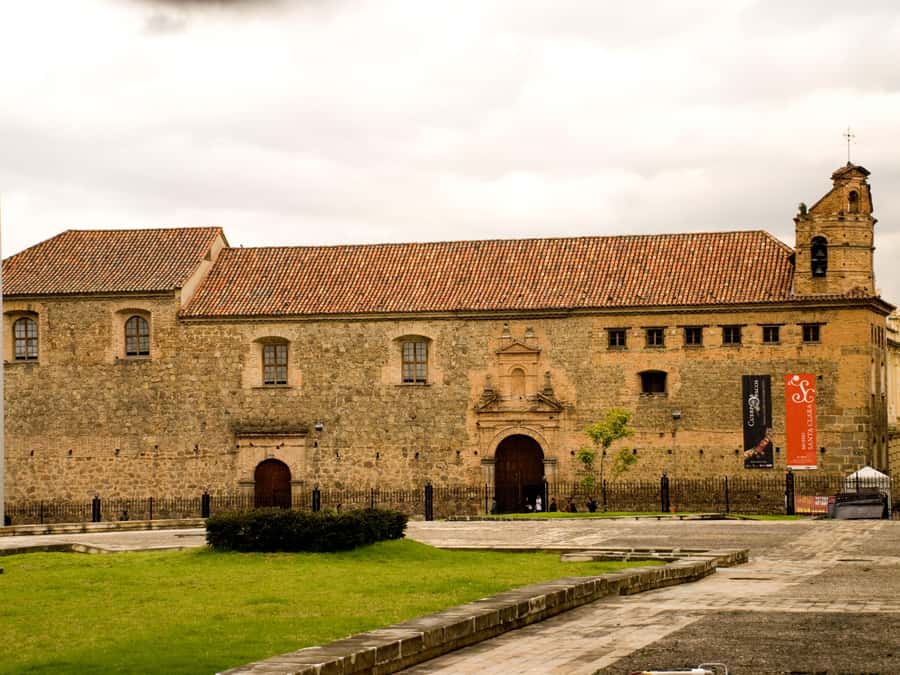 Bogotá: Private Candelaria Walking Tour with Gold Museum - Price and value: where your $63 goes