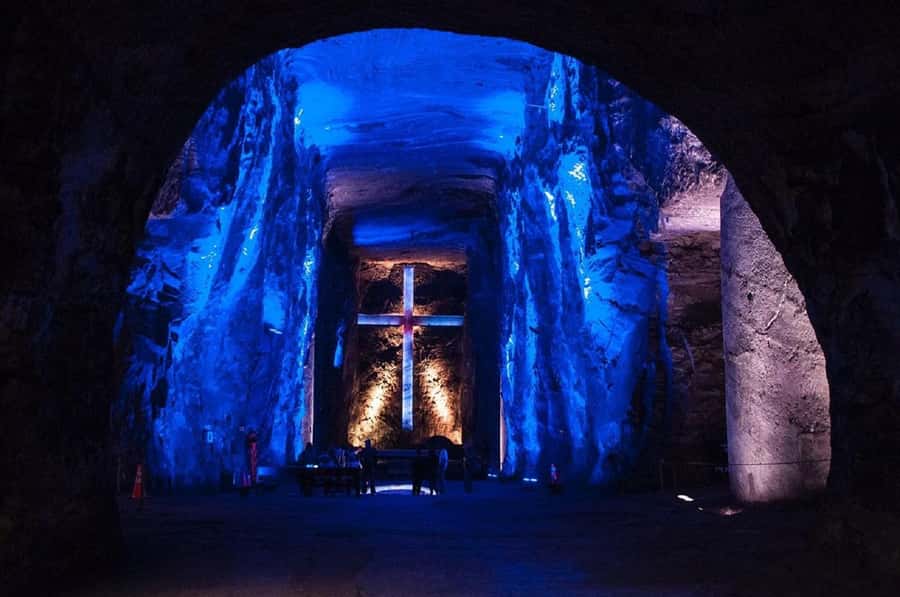 Bogotá: Salt Cathedral & Lake Guatavitá Tour with Lunch - Key highlights worth planning for