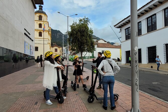 Bogota scooter tour - Monumento a Santander park: a green reset between plazas