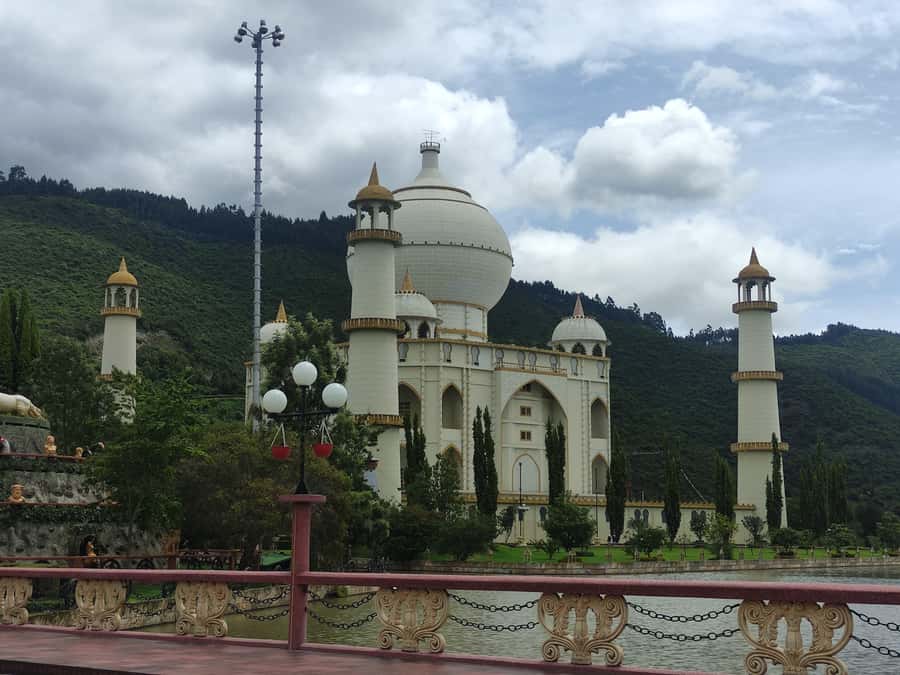 BOGOTA: Tour of Jaime Duque Park, Zoo, and Aerospace Museum - Avenue of Monuments: the big-stuff walking tour