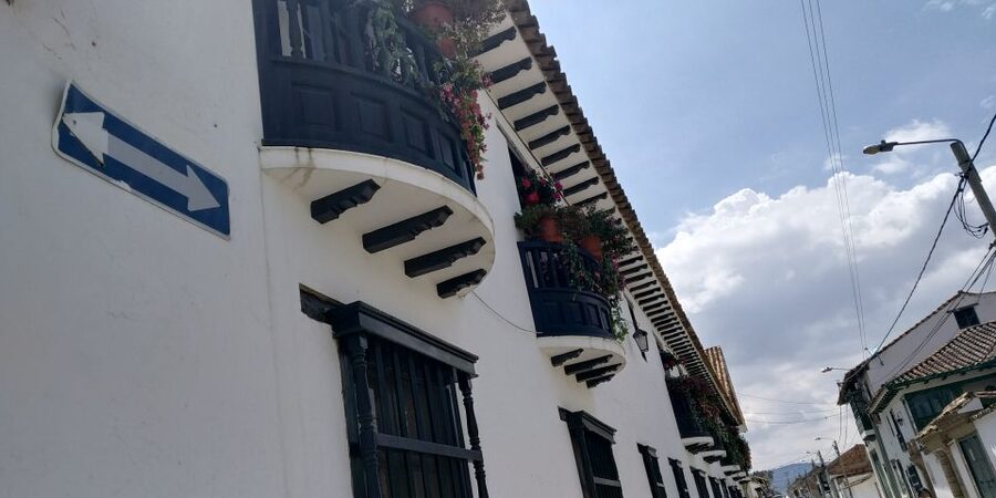 Bogotá: Villa de Leyva Full-Day Tour with Meals - Pozos Azules: The Mineral Pools That Color the Sky