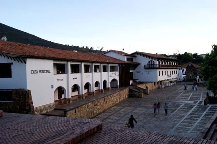 Bogota: Zipaquira, Salt Cathedral & Lake Guatavitá Tour - Lunch overlooking the Tomine Reservoir: a pause that’s actually scenic