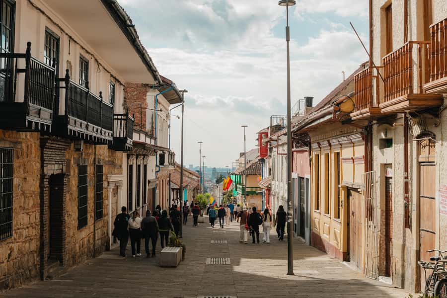 Candelaria Unveiled: Cool-tural Heritage Walking Tour - Plaza de Bolíár and the civic landmarks: power, architecture, and orientation