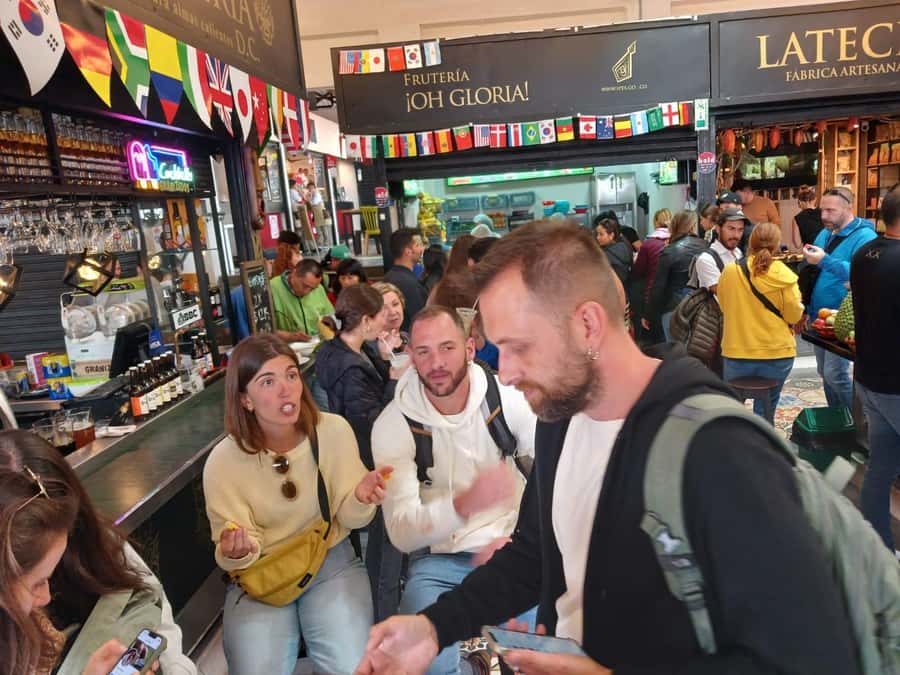 Free Walking Tour Bogotá: Arte, Historia y Café - La Concordia Market Square: tasting Colombian fruits and juice
