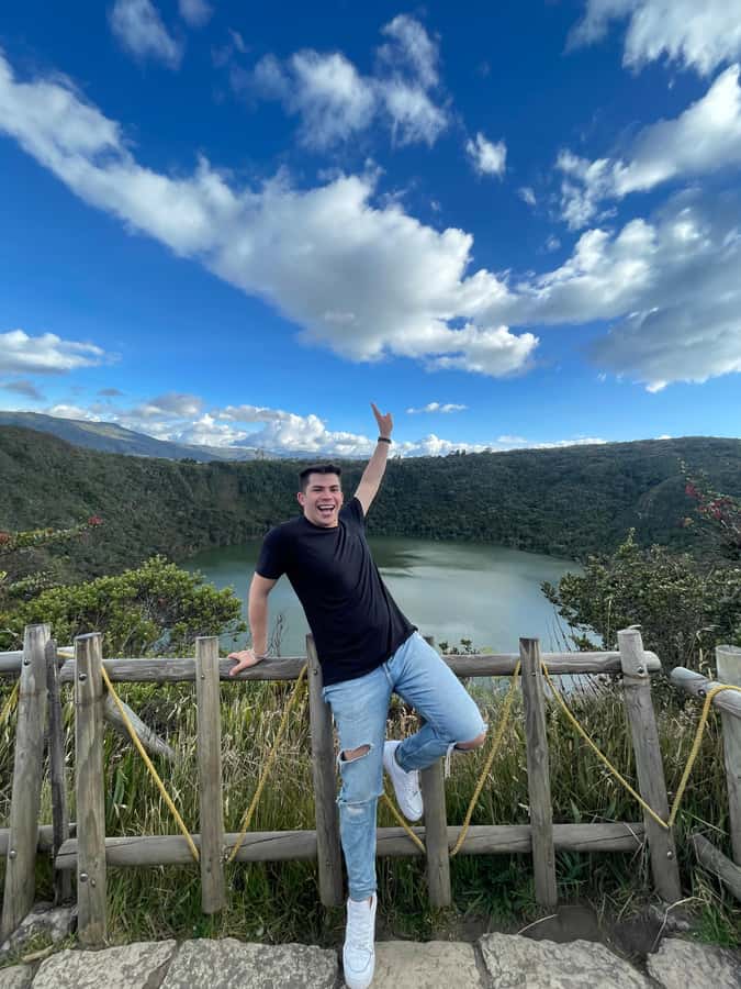 From Bogota: Guatavita Lagoon and Village Guided Tour - La Casa Loca photo stop: a playful break in a serious story
