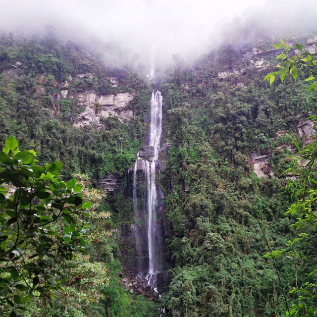 From Bogotá: Tour to the Waterfall of La Chorrera - El Chiflón En Route: going under the falls and seeing a rainbow