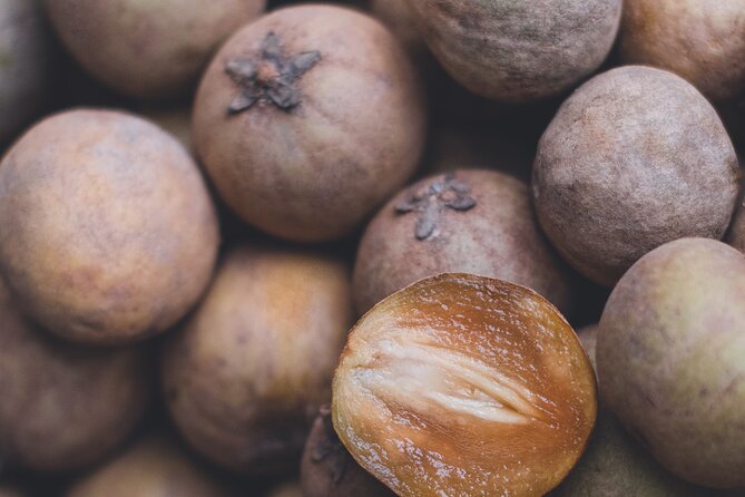 Fruit Tour at the World's sweetest Market - Colombia’s fruit stories: equator and Andes, explained through bites