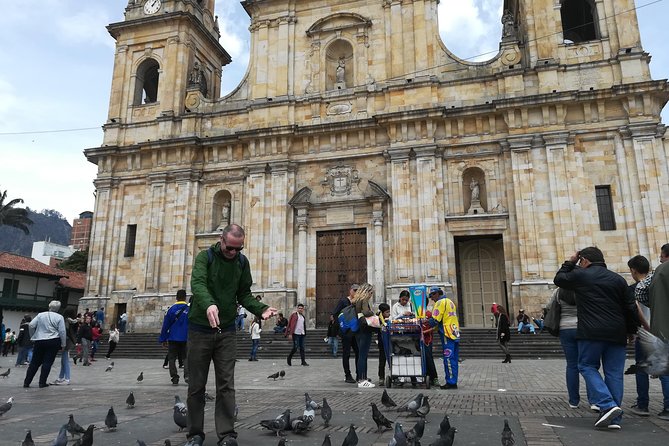 La Candelaria, Mount Monserrate and Museo del Oro in One Day in Bogota - La Concordia Market Square: A Quick, Refreshing Local Detour