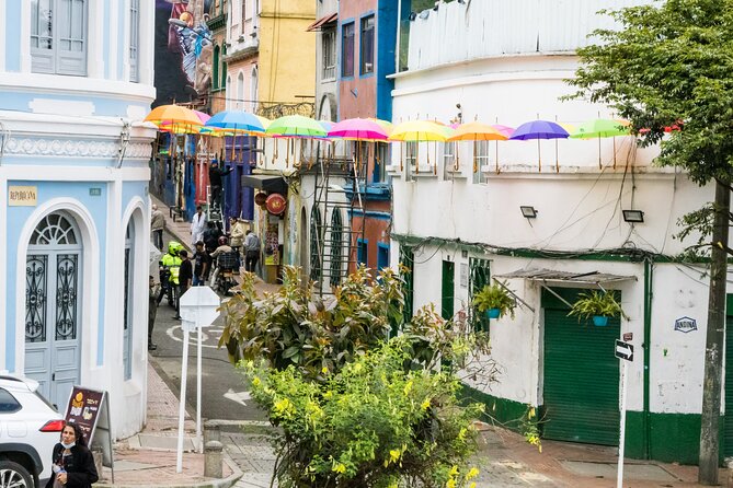 La Candelaria Private Tour Bogotá + Local Lunch + 2 Museums (6 Hrs.) - The private-guide advantage: you’ll see more, and understand more