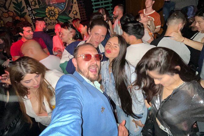Party Crawl: 6 Nightclubs, DiscoTruck, AfterParty, 1h Openbar pub - Stop 1: HiPinto Social Experience rooftop games in La Candelaria
