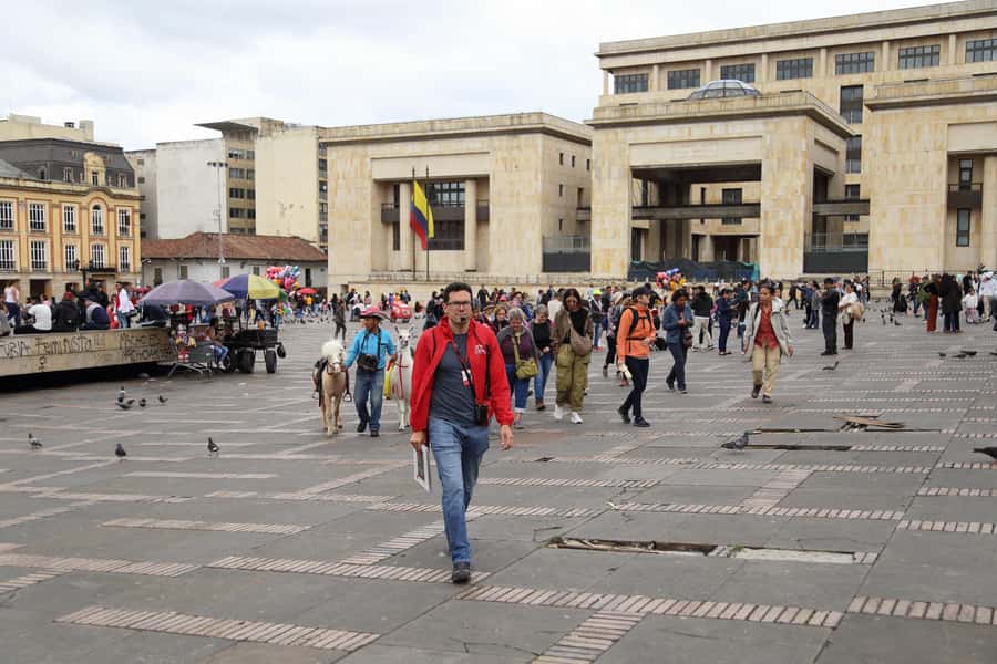 Shared Tour Colombian Conflict War, Drug Trafficking & Peace - Logistics You Should Plan For (Without Making It Complicated)