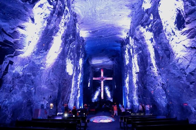 Tour of Zipaquirá: Visit the Salt Cathedral and the main squares - Zipaquirá’s colonial center: Independence Square and an old church stop