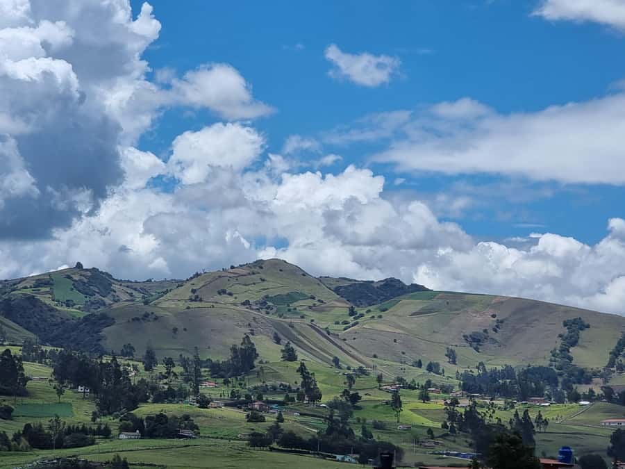 Zipaquirá Salt Cathedral & Villa de Leyva Tour 1 Day - Guide Style and How It Shapes Your Day